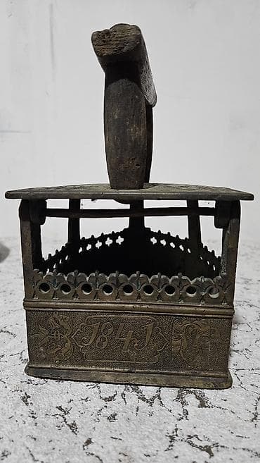 koza kostyumlar: XIX əsrə (1841-ci ilə) aid, bürüncdən hazırlanmış antikvar kömürlü — 1