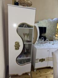 ön oturacaqlar: Klassik üslubda qonaq otağı üçün mebel dəsti - Rəng: ağ, qızılı dekor — 3