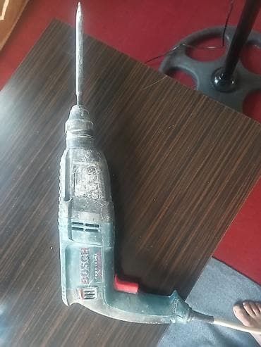 Alətlər dəsti – daşınma çamadanında 1) Perforator: Bosch GBH 2-26 DRE