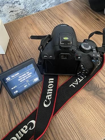 tərcümə foto: Canon 650d - korpus (döndərilə bilən, açılıb-bağlanan LCD ekran) - — 2