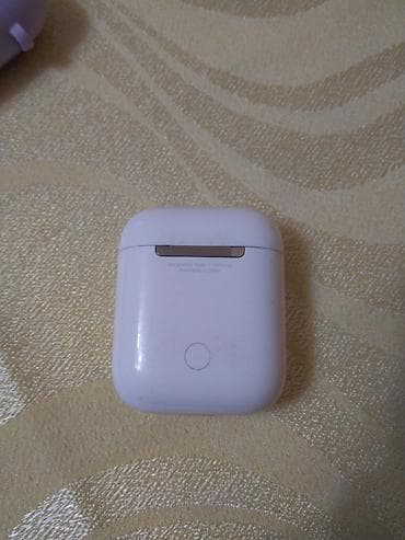 karaoke mikrofon: Apple AirPods (1-ci nəsil) arkinaldi sax ve sol nausni zarata — 2