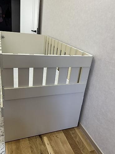 intex matras: Uşaq çarpayısı (beşik) – taxta konstruksiya, açıq bej rəng. - Yanları — 3