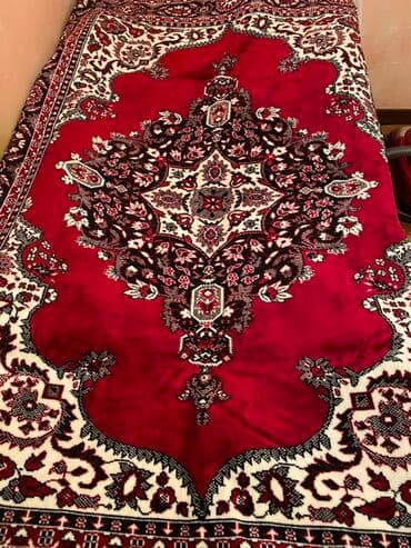 Yorğan üzləri: Keçmisin (90ci illerin) xalça naxışlı mexmer pledidir. Tezedir. 190 x — 3