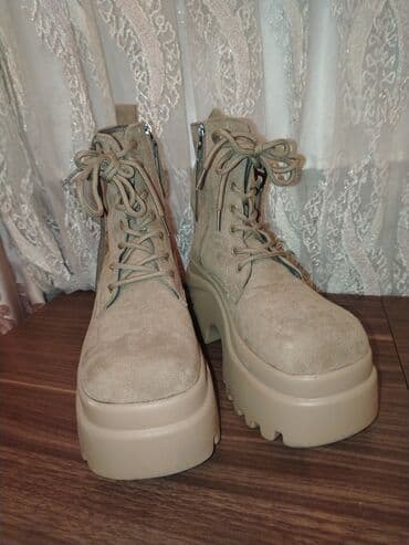 kaubojke novi sad: Qalın platformalı qadın botları. Geyilmeyib. 65 manata alinib. 45 e — 5