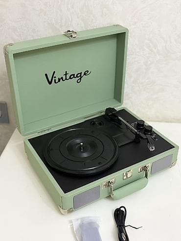 Vinyl Baku “Vintage” portativ qrammofon - Retro çamadan dizaynı