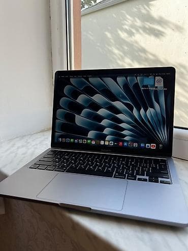 komputer ekran şəkilləri yüklə: Apple MacBook Pro noutbuku. MacBook Pro 13-inch 8GB unified memory — 1