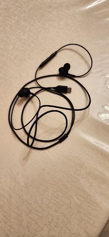 tv box android: AKG qulaqlıq — 6