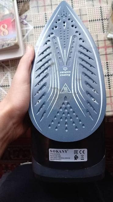 Ütülər və buxarlayıcılar: Sokany firması 2600 w Çin istehsalı alt hissəsinə yüngül əl gəzdirmək — 2