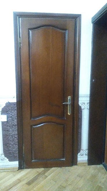 3 eded şam agacindan qapi satilir. 2-si qluxoy, 1 ededi şüşəli