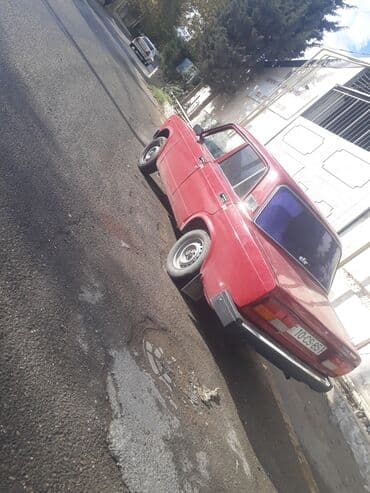 ваза напольная стеклянная высокая без узора: Lada 2107 sedan – klassik VAZ modeli - Kuzov: 4 qapılı sedan, qırmızı — 7