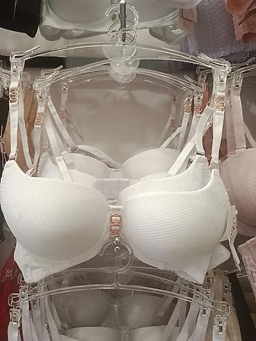 Ağ rəngli qadın büstqalteri - Model: push-up effektli, yüngül