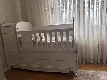 qapilar gence: Ağ rəngdə uşaq otağı dəsti Tərkibi: - Beşik‑komod: sağdan-soldan — 4
