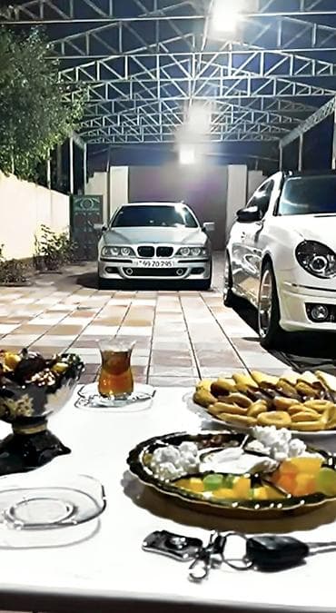 BMW 5 Series E39, gümüşü sedan Xüsusiyyətlər: - Kuzov: E39, 4 qapı lalafo.az -da BMW 5 Series E39, gümüşü sedan Xüsusiyyətlər: - Kuzov: E39, 4 qapı