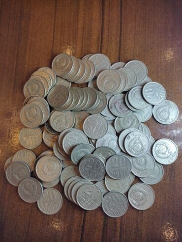 700 manat nece rubldu: Sovet 50 qəpikləri - 25 ədəd; 5 ədəd Lenin olan. 25AZN Sovet 15 — 3