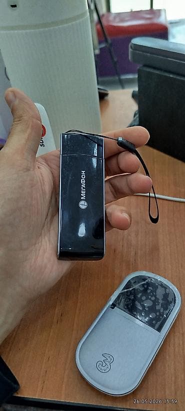 rx 7800 xt: Portativ mobil Wi‑Fi (MiFi) cihazı - Operator loqolu kompakt cib — 4