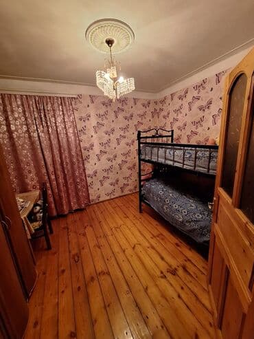 6 cı mikrorayon satılan evlər: Bakı, 8-ci kilometr, 3 otaqlı, Köhnə tikili, m. Neftçilər, 96 kv. m — 2