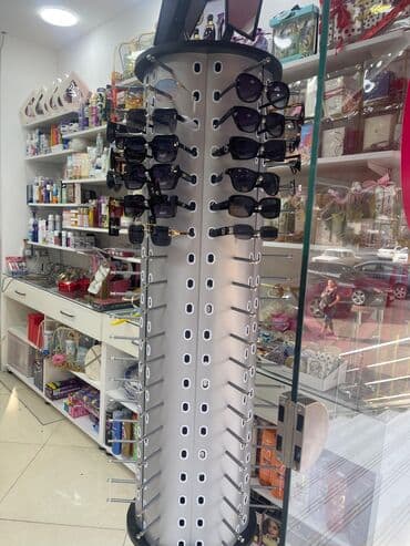 3D panellər: Gün eynəkləri stendi – mağaza və butiklər üçün - Dairəvi, fırlanan — 2