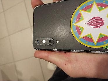 iphone 16e almaq: Telefon satilir arxa susesi arxa kamerasi deyisilmelidi 70-80 manat — 2