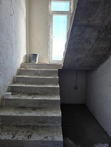 2 otaqlı ev: İki mərtəbəli fərdi yaşayış evi4 sotdan artıgdı qaz işıq var 5 otaq — 3