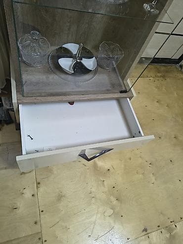 ev üçün mebel dolab: Şüşəli dolab vitrini — 5