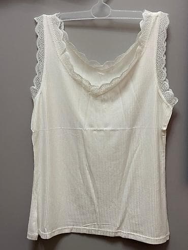 Ağ rəngli qadın maykası - Dizayn: Zərif krujeva (dantelli) haşiyəli