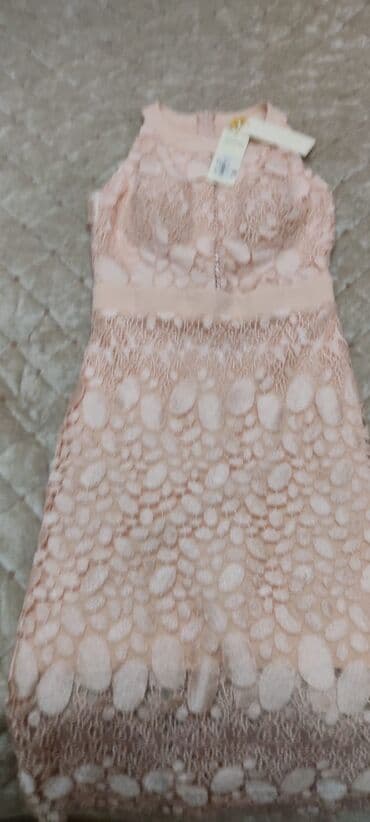 120 manata alinib heç geyinilmiyib. super materiali var. etiketi