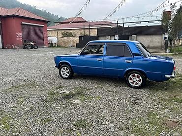 lada 21011: Model: Lada (VAZ) 21011 Kuzov: sedan, 4 qapı Rəng: parlaq göy Nömrə — 5