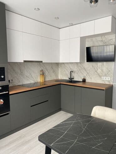 mətbəx üçün jalüzlər: Ağ rəngli, müasir dizaynlı mətbəx mebeli dəsti. Dolablar quraşdırılıb — 1