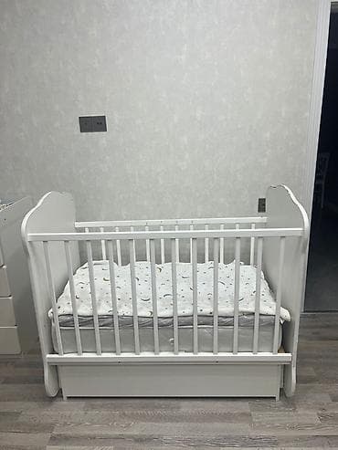 qedimi komod: Oğlan və qız üçün, Beşik — 1