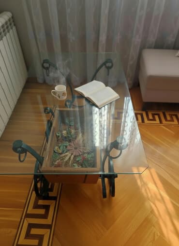 Jurnal masası, İşlənmiş, Açılmayan, Şüşə, Dördbucaq masa