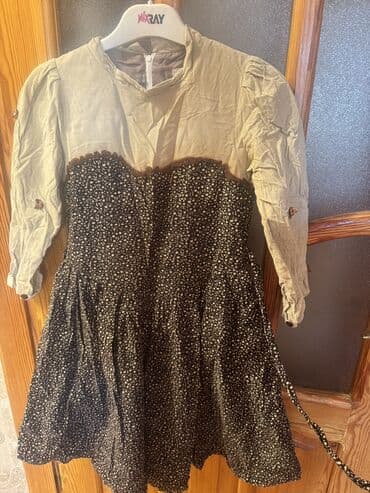 paltar alan: Zaradan alinib Mavi rəngdə, çiçək naxışlı, qısaqol Zara qadın don — 5