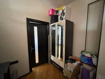 8 noyabr metrosunun çixisinda 17 mertebeli binanın 14-cü mərtəbəsində — 8