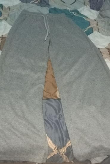 desd paltarlar: Məhsul: Boz rəngli ev geyimi dəsti (svitşot + şalvar) Təsvir: - Rəng — 1