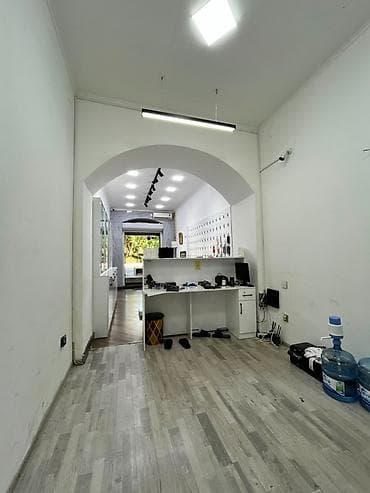 kiray: 28 May metrosu, Səməd Vurğun heykəlinin yanında, ümumi sahəsi 45 kv/m — 5