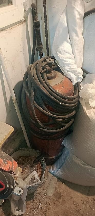 куплю кислородный баллон: Sənaye tipli qaz balonu ve 15 metir slanqi qarelkasi ustunde tam — 1