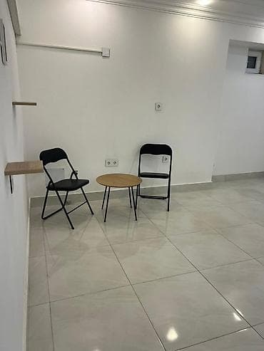 комната: Сдаю под офис, можно и для долгосрочного жилья 1 большая комната — 3