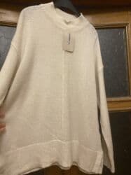 qadın geyimləri və qiymətləri: Qadın geyimləri – 2 fərqli model 1) Ağ bluz: - Yumşaq, axıcı parça - — 22