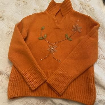 Trikotaj sviter - Rəng: parlaq narıncı - Model: yarımboğaz, V-kəsimli