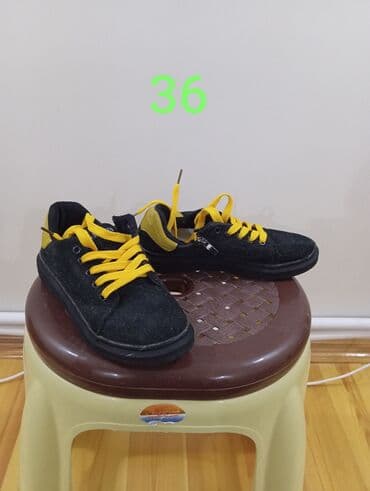 Qara-sarı rəngli idman üslublu ayaqqabı. - Ölçü: 36 (şəkildə