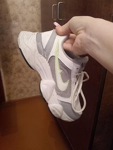 Çəkmələr: Ağ‑boz rəng çalarlarında idman ayaqqabısı. - Üst hissə: ağ süni dəri — 3