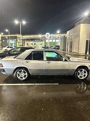 190 farası: Mercedes-Benz 190 (W201): 2.5 l | 1990 il Sedan — 4