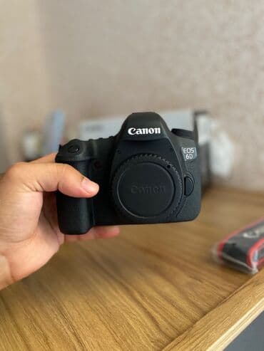 фотоаппарат canon 6d mark 2: 📷Canon 6D body ❇️Probeg: 8-9K ❇️Cəmi 7-8 dəfə işləniv ❇️Göründüyü — 7