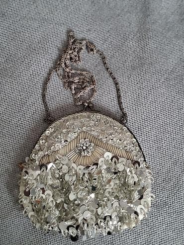 gözəl çantalar: Zərif axşam çantaları dəsti - Qara samt clutch: Minimalist dizayn, ön — 3