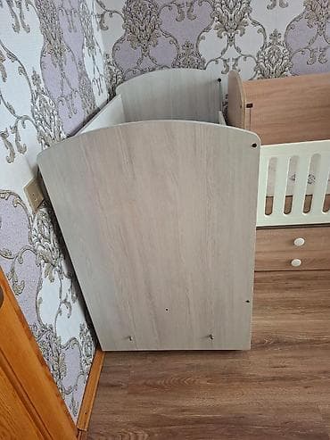 tumba satilir: Uşaq beşiyi və komod-modul dəsti - Material: LMDP/taxta teksturalı — 2