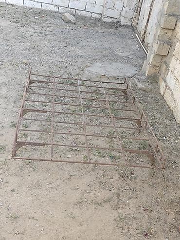 islenmis masin: Maşın üçün böyük ölçülü dəmir üst baqajı satılır. Eni 1.25 m, uzunu — 6