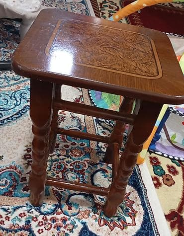 Jurnal masası, İşlənmiş, Açılmayan, Taxta, Kvadrat masa