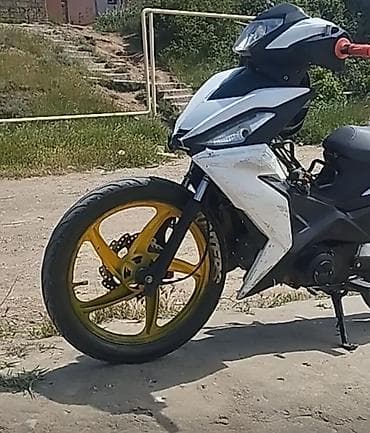 Sport üslublu skuter/moped Xüsusiyyətlər: - Kuzov: aqressiv dizaynlı
