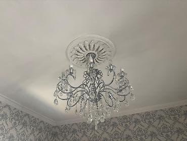 12 lampa cıl cıraq işlək vəziyyətdədir. unvan nizami metrosu