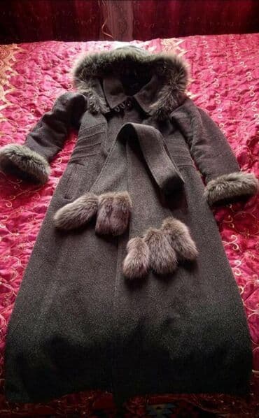 köynəyi yaşıl oğlan: Palto
Пальто — 1