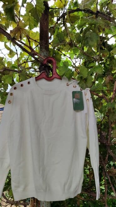 детские велюровые костюмы: Qadın geyimləri paketi 1) Qırmızı məxməri idman dəsti: - Kapüşonlu — 4